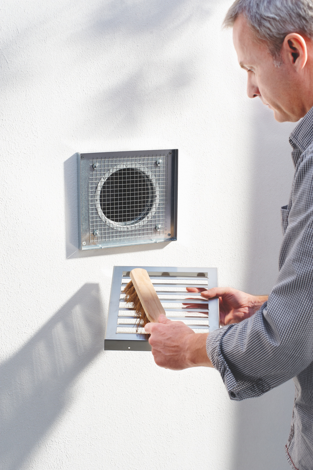  Zehnder ComfoEdge Comfortable indoor ventilation Front view