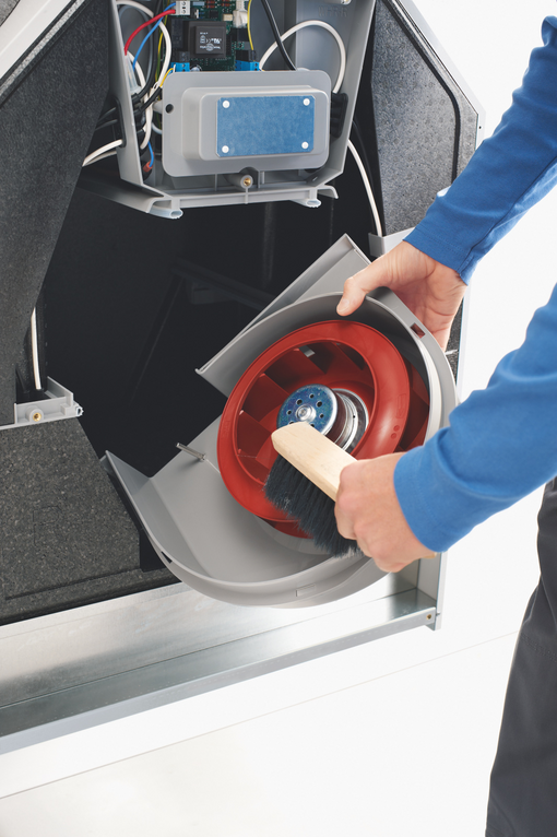 comfort ventilation unit, ComfoAir 350, maintenance, plumber, people