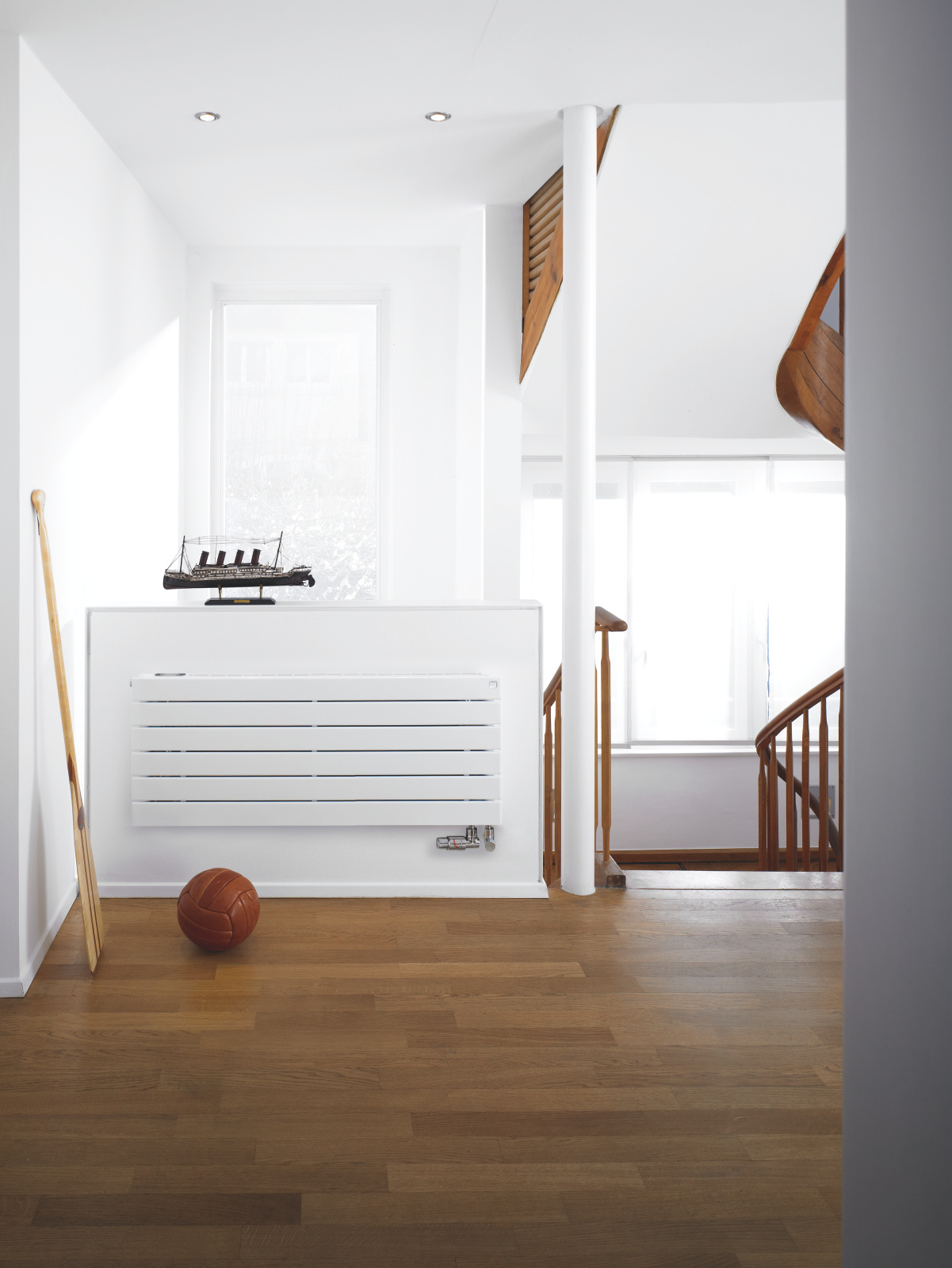 Zehnder_RAD_Nova-Neo-HY_Corridor_VRX Rendering Zehnder Nova Neo Decorative radiator Front view