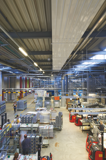 entrepot de camions panneaux rayonnants zehnder Zip basic entrepot de camions panneaux rayonnants zehnder Zip basic