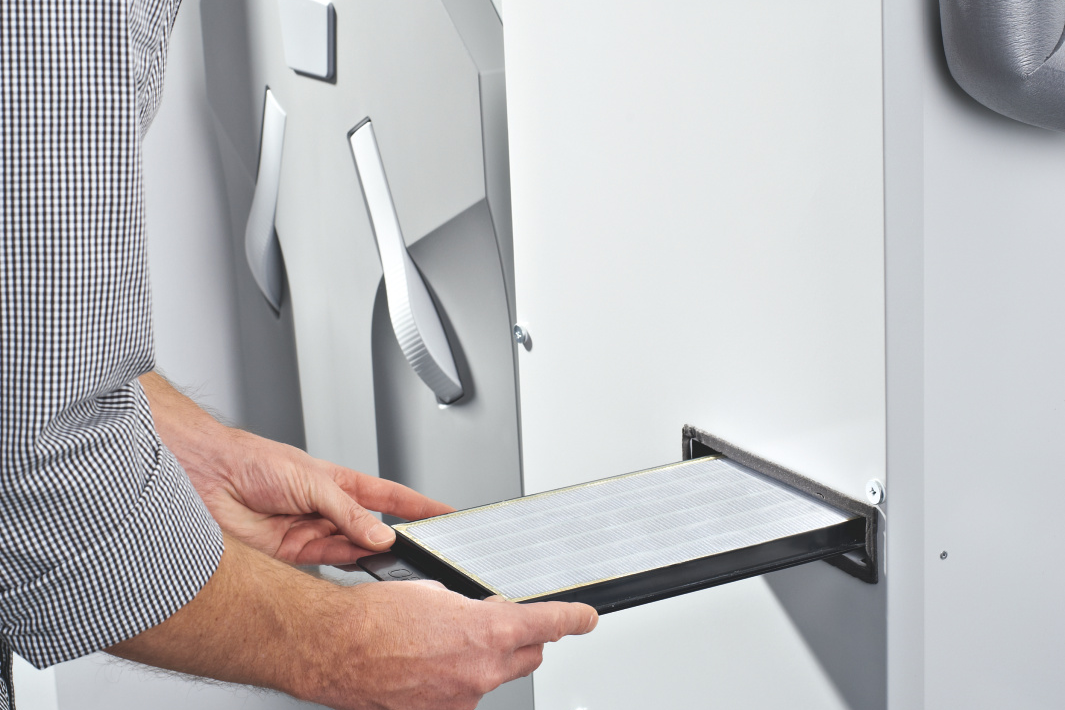 Zehnder_CSY_Ventilation_Unit_ComfoAir_350_Filter_exchange_people_7 Photograph Zehnder ComfoAir 350 Comfortable indoor ventilation Front view