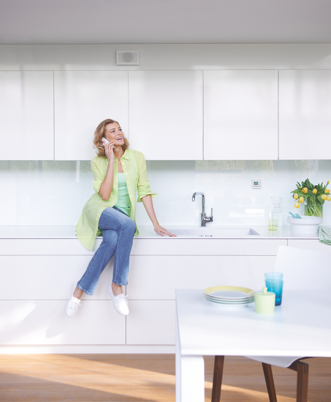 Key Visual Zehnder ComfoGrid Reno Comfortable indoor ventilation Front view