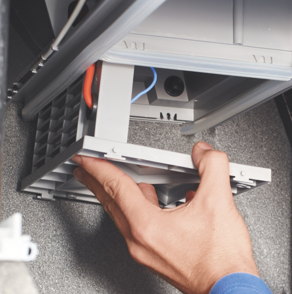 Zehnder_CSY_Ventilation_Unit_ComfoAir_350_Filter_exchange_people_maintenance_1 comfort ventilation unit, ComfoAir 350, maintenance, plumber, people