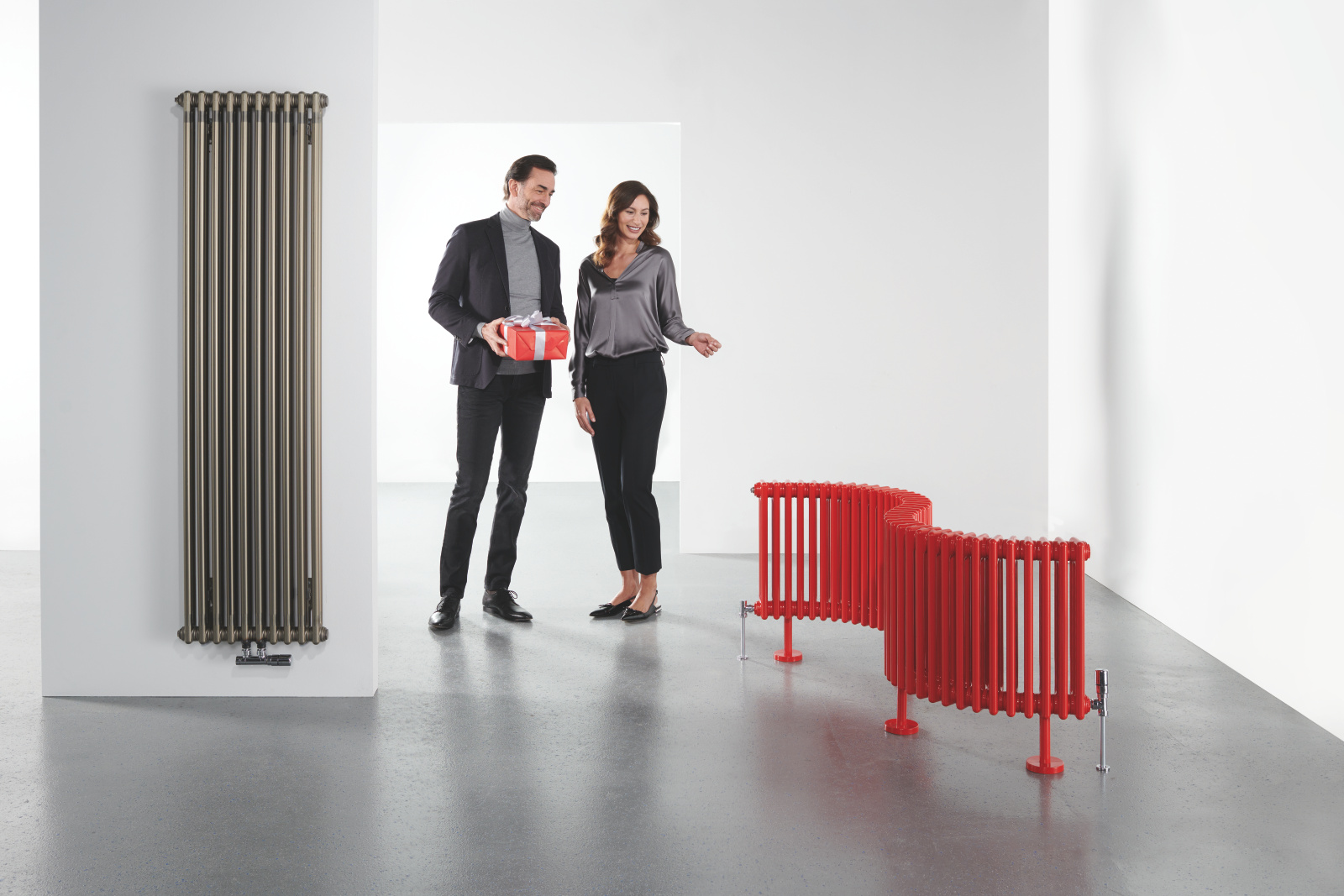 Zehnder-RAD-V0119-Create-charleston_keyvisual_quer_leer_14 Key Visual Zehnder Charleston Decorative radiator Side view